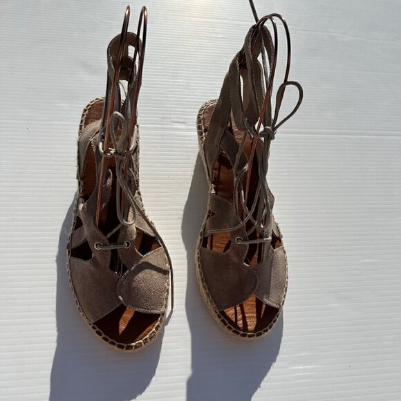 Andre Assous Deanna Gladiator Style Espadrille Wedge Sandals Size 9 Taupe Suede - Picture 4 of 14